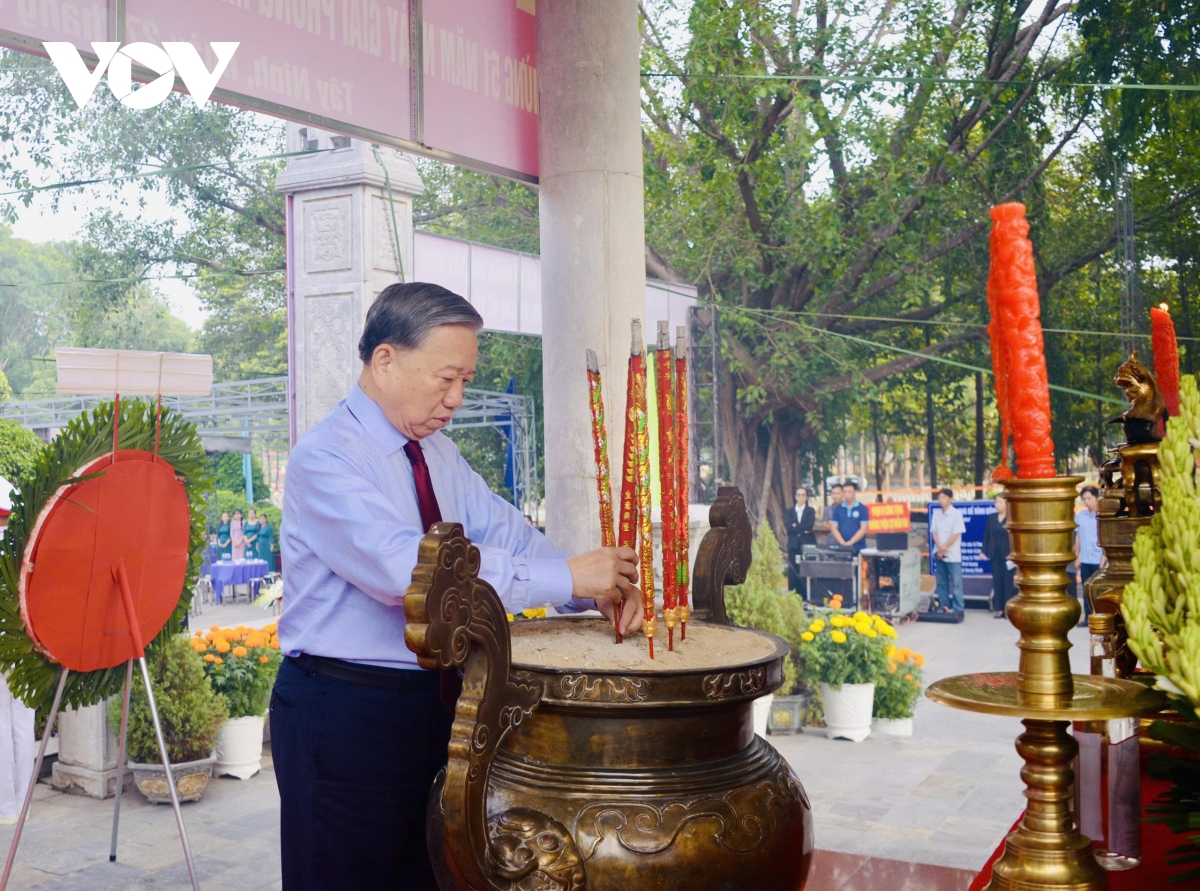 Tổng Bí thư, Chủ tịch nước Tô Lâm dâng hương tại Nghĩa trang Liệt sĩ ở Tây Ninh