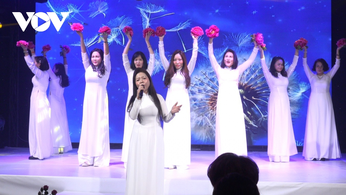 An tuong dem nhac trinh cong son noi vong tay lon ket noi cong dong tai sec hinh anh 5