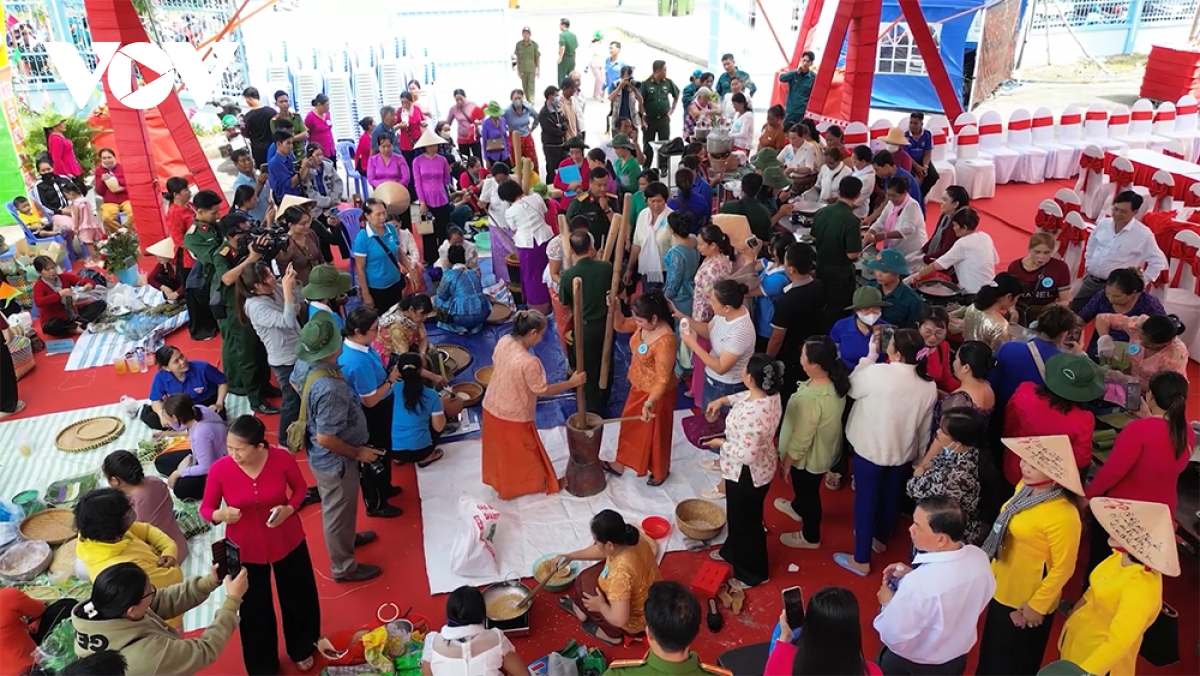 Am ap nghia tinh quan dan trong ngay tet chol chnam thmay hinh anh 6