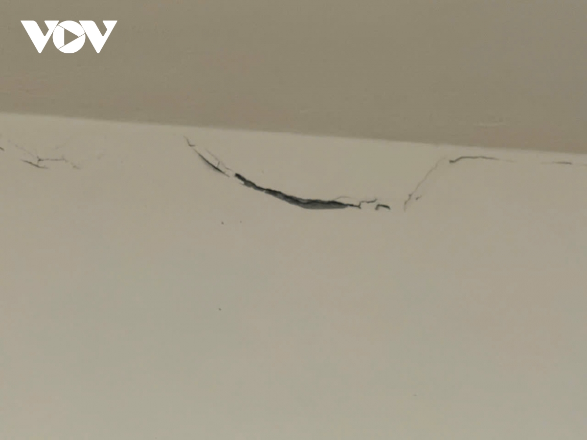 truong moi 65 ty o phu tho chua ban giao da roi vua tran, hoc sinh phai nhap vien hinh anh 14