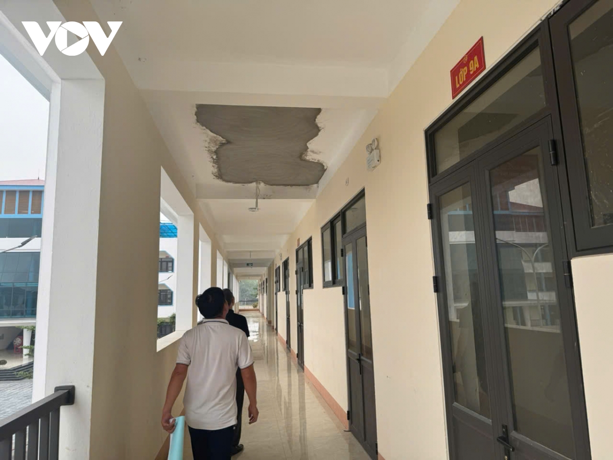 truong moi 65 ty o phu tho chua ban giao da roi vua tran, hoc sinh phai nhap vien hinh anh 8