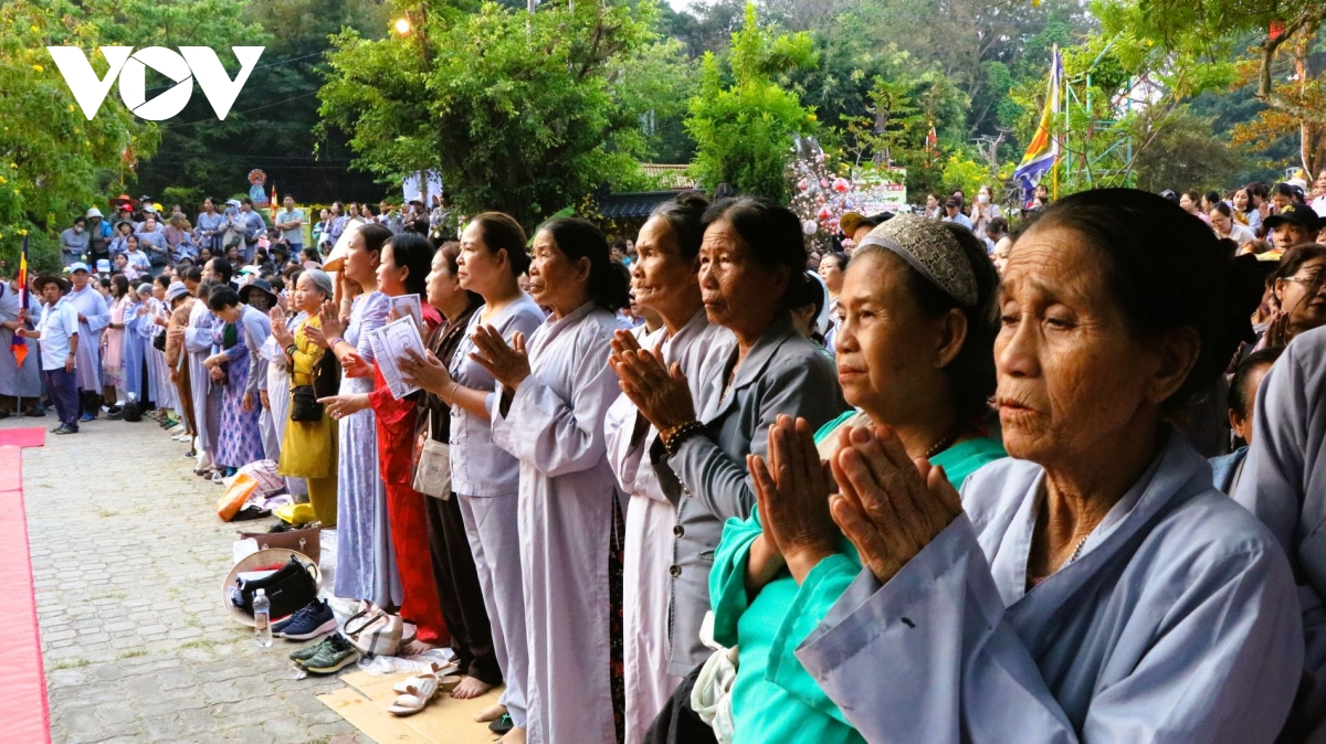 hang ngan nguoi du le via Duc bo tat quan the Am - ngu hanh son hinh anh 13