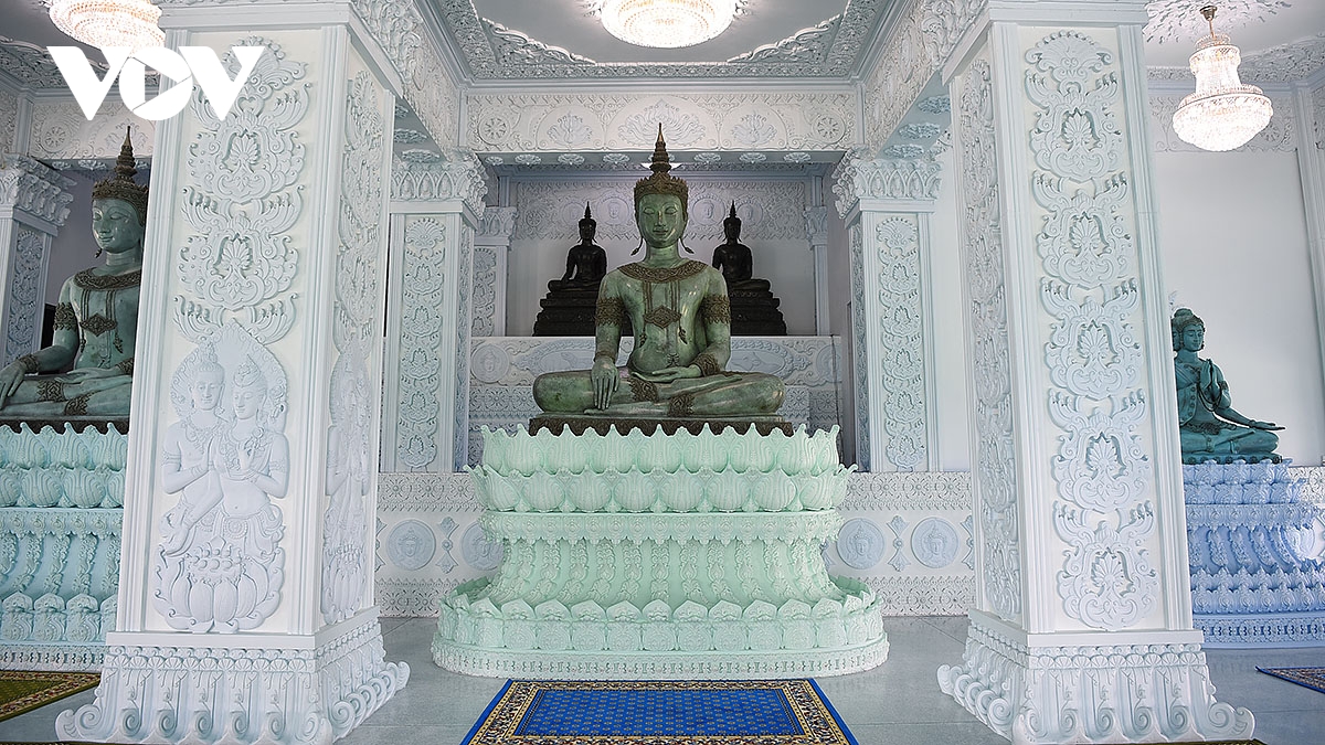 chiem nguong tuong phat khong lo tren nui o chua tham khao laem cua thai lan hinh anh 8