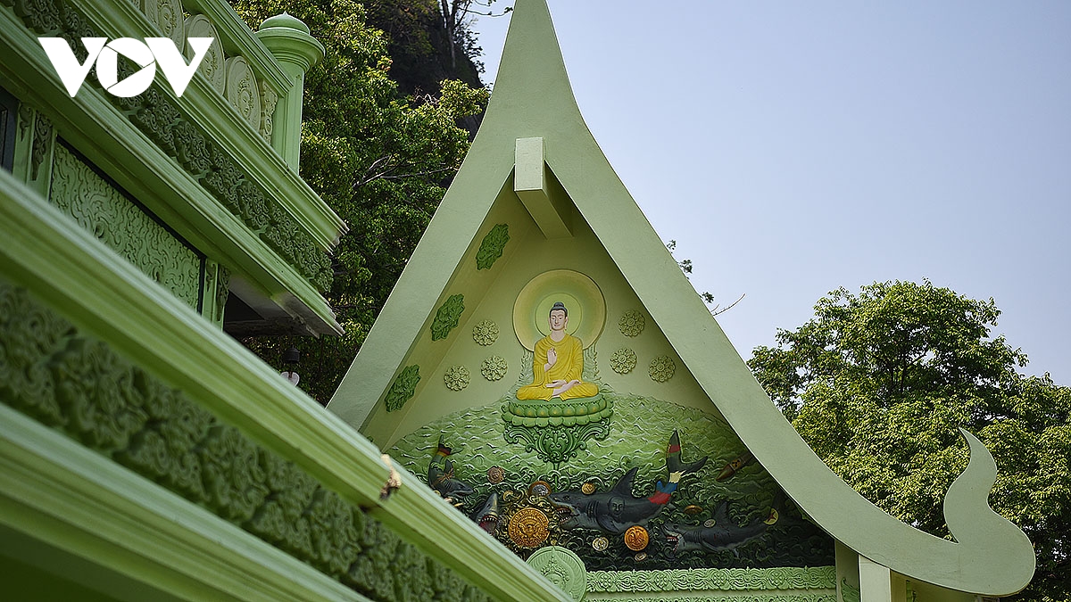 chiem nguong tuong phat khong lo tren nui o chua tham khao laem cua thai lan hinh anh 9