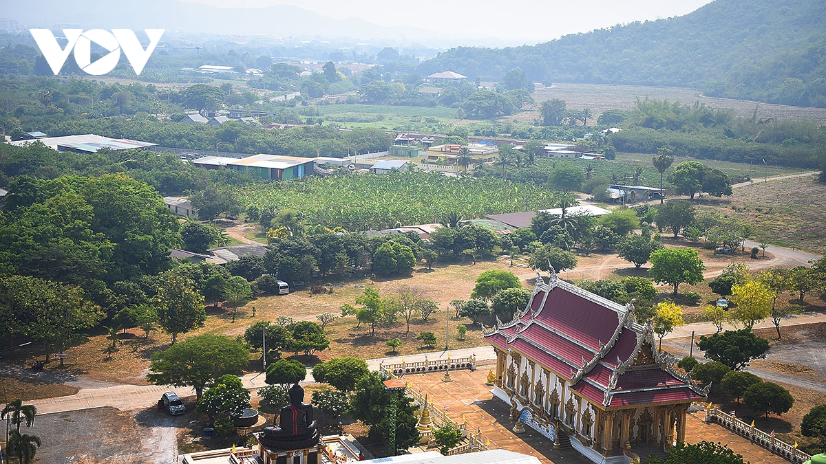 chiem nguong tuong phat khong lo tren nui o chua tham khao laem cua thai lan hinh anh 2