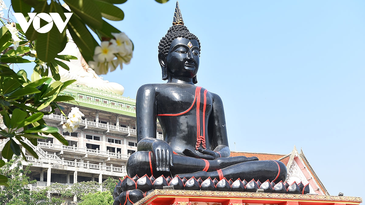 chiem nguong tuong phat khong lo tren nui o chua tham khao laem cua thai lan hinh anh 10