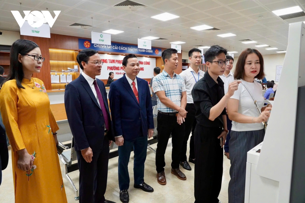 khi robot va ai tro thanh dong nghiep cua can bo phuong hinh anh 4