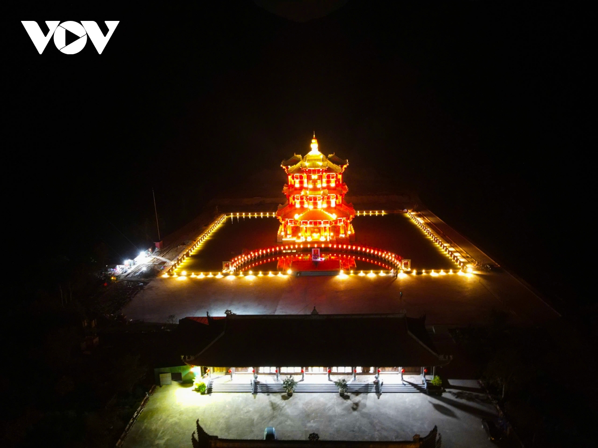 can canh thap chuong tay yen tu lung linh ve dem o bac ninh hinh anh 1