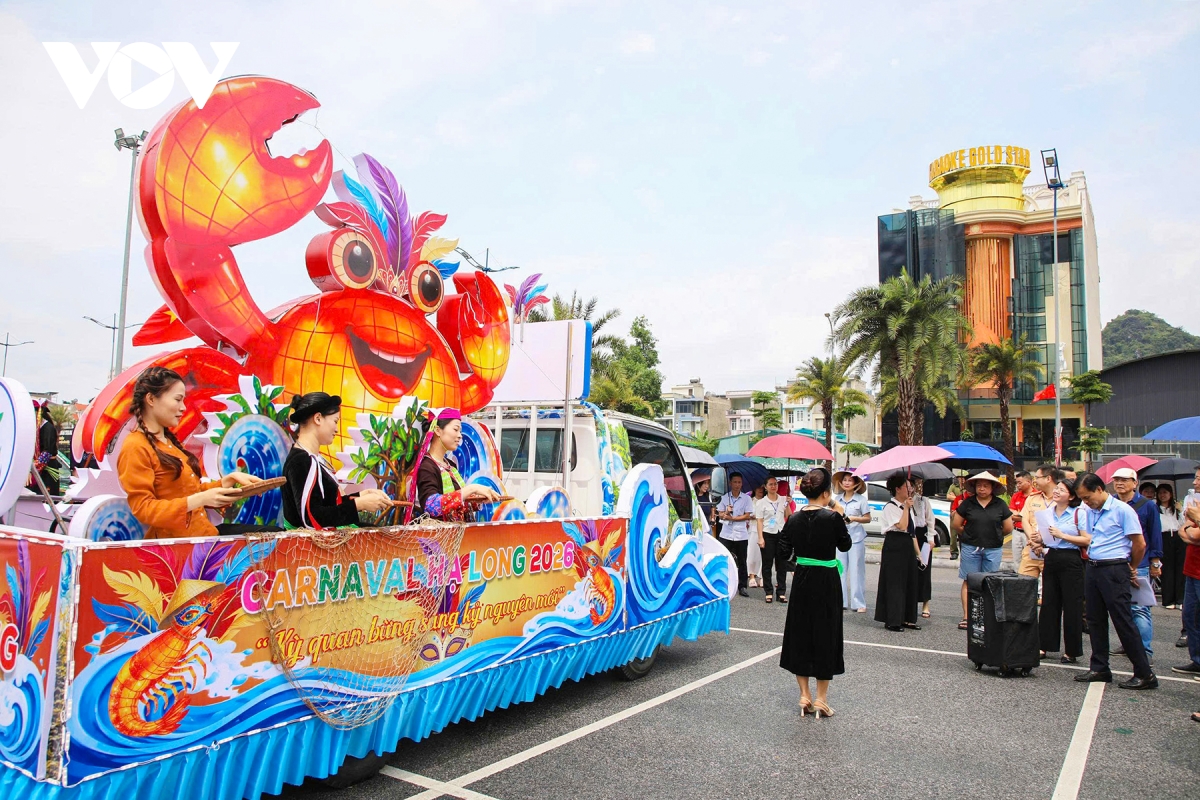 xa, phuong, dac khu o quang ninh khoe ban sac bang xe mo hinh carnaval hinh anh 6