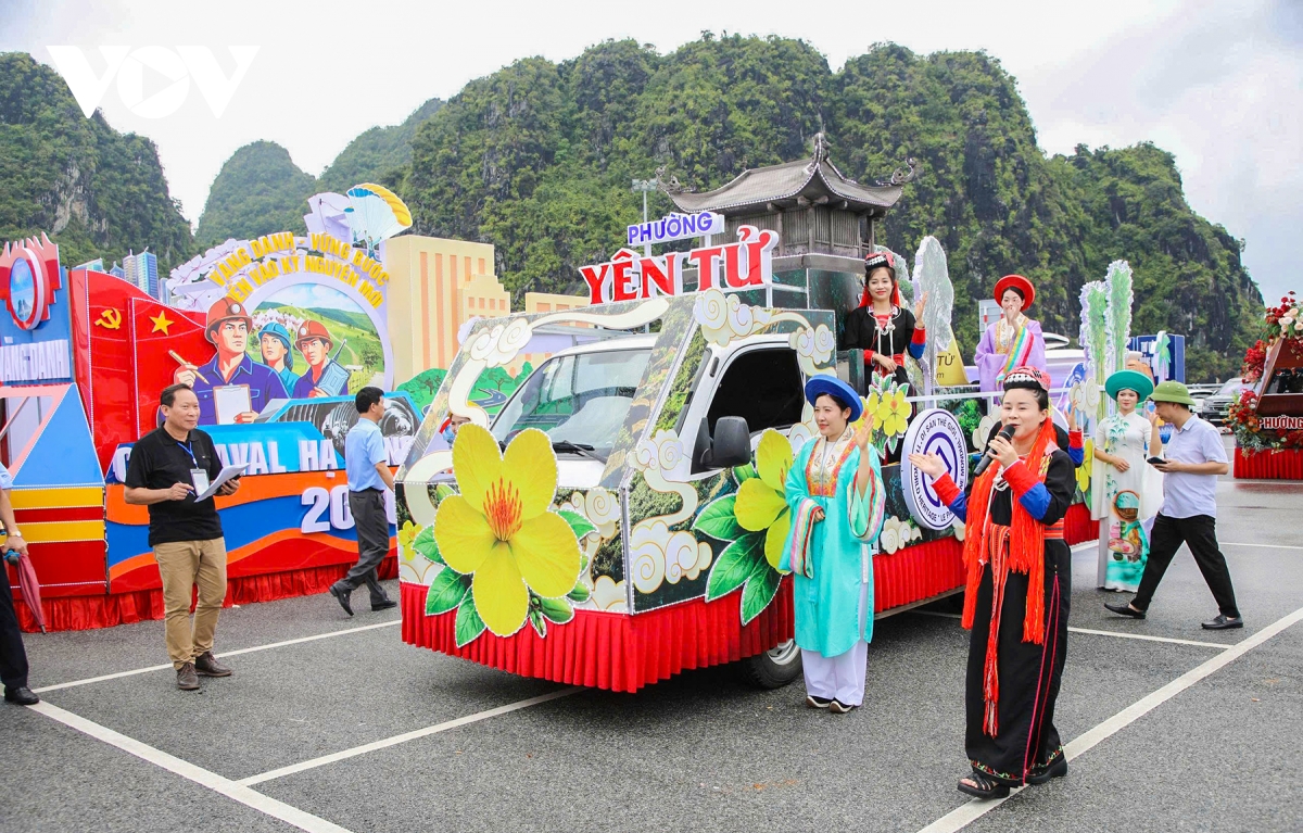 xa, phuong, dac khu o quang ninh khoe ban sac bang xe mo hinh carnaval hinh anh 2