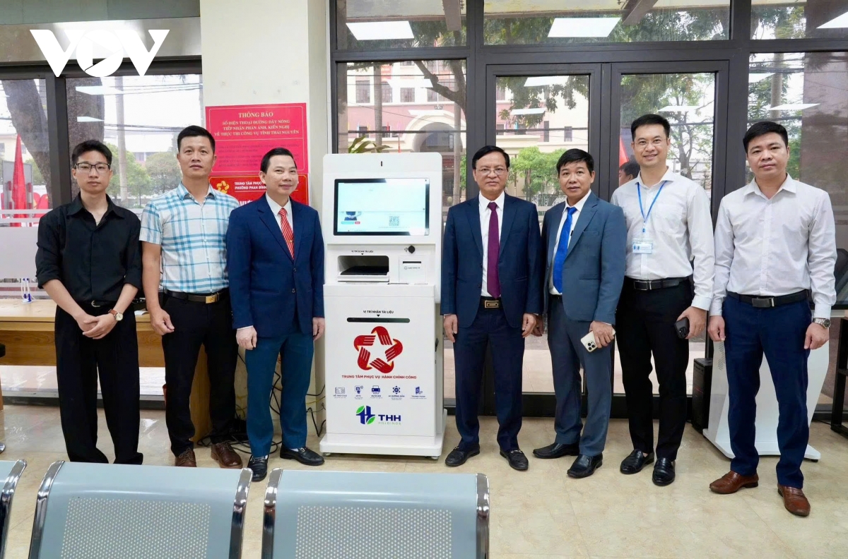 khi robot va ai tro thanh dong nghiep cua can bo phuong hinh anh 1