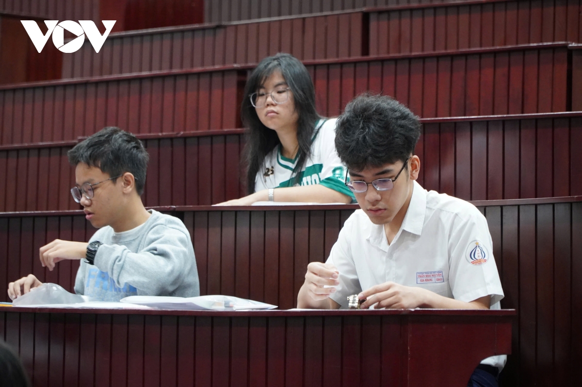 hon 137.000 thi sinh tham gia ky thi danh gia nang luc cua Dai hoc quoc gia tp.hcm hinh anh 3