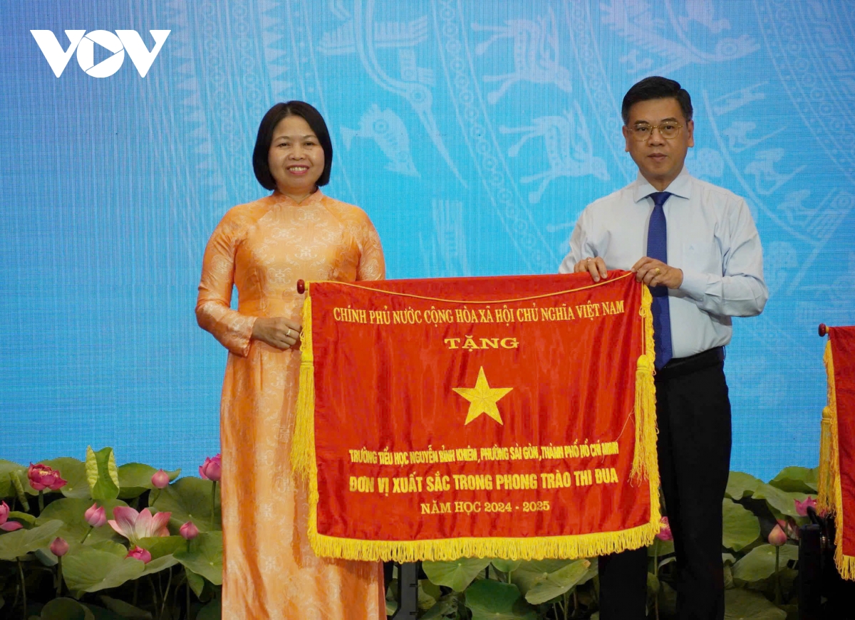 thi dua yeu nuoc o tp.hcm gan truc tiep voi chi tieu tang truong 2 con so hinh anh 4