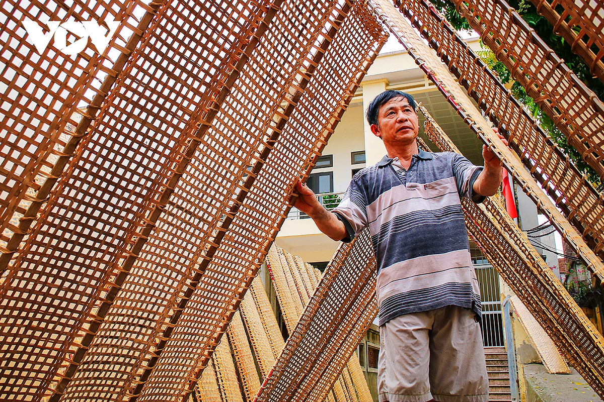 lang nghe banh da tho ha dep dung di, ruc ro trong ngay nang hinh anh 18