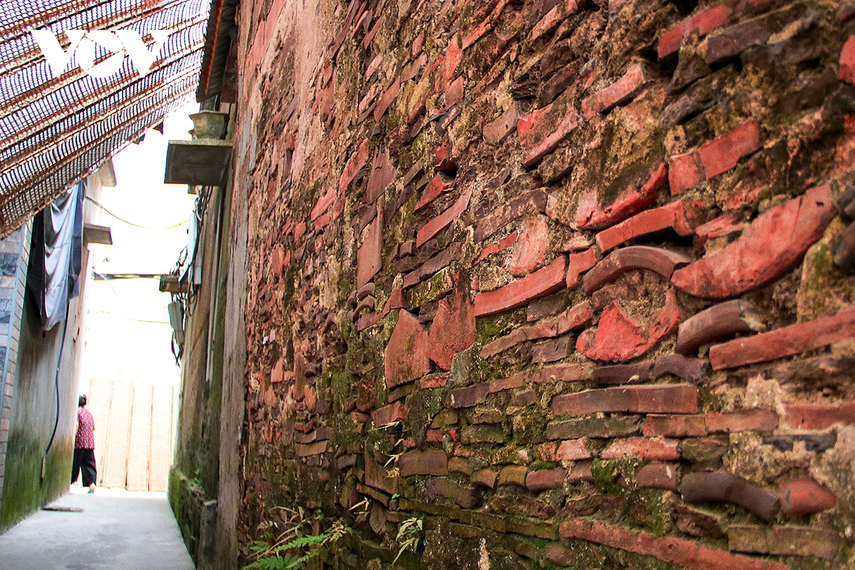 lang nghe banh da tho ha dep dung di, ruc ro trong ngay nang hinh anh 2