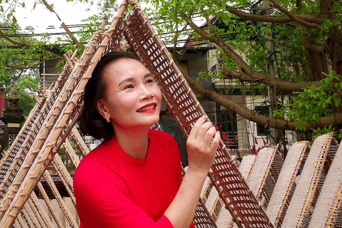 lang nghe banh da tho ha dep dung di, ruc ro trong ngay nang hinh anh 19