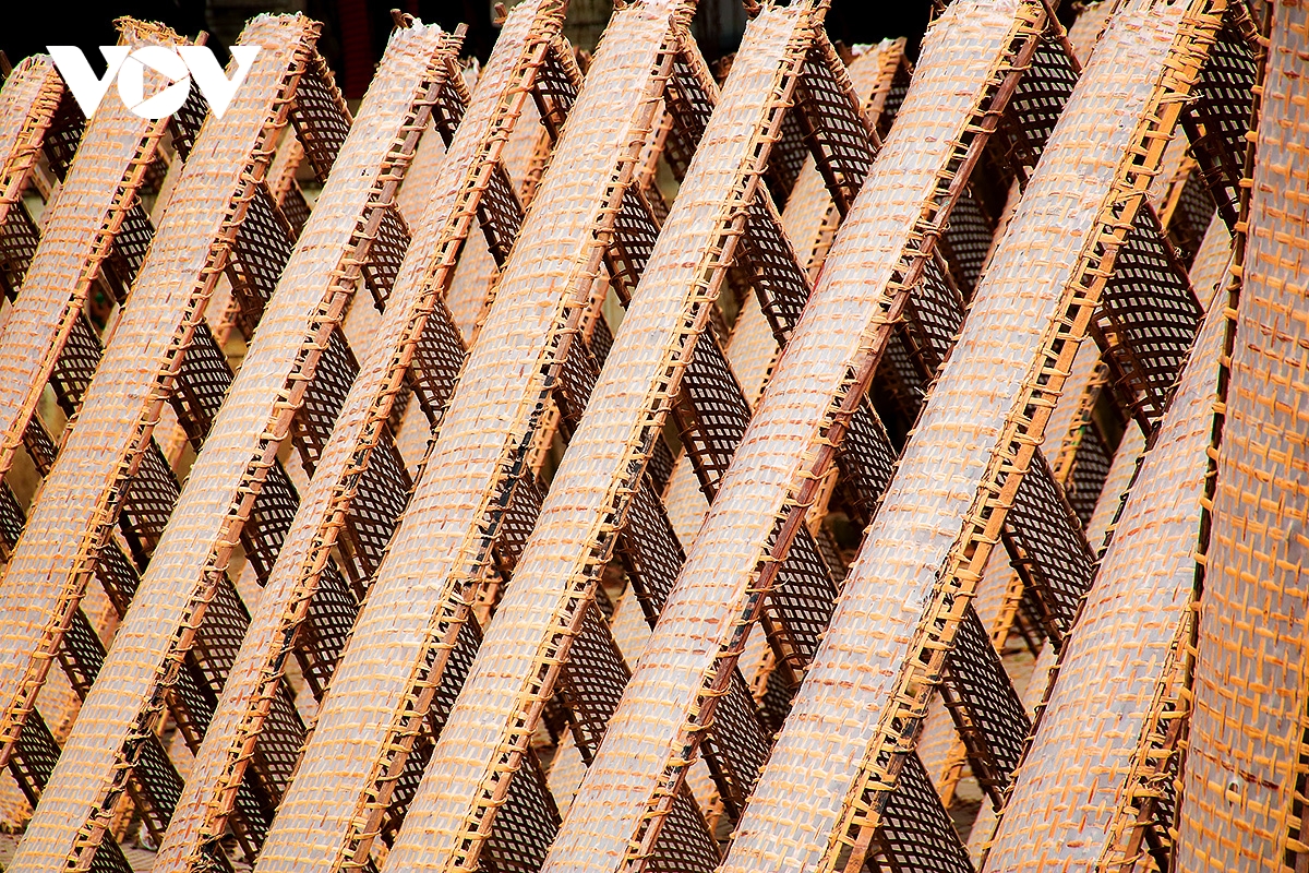 lang nghe banh da tho ha dep dung di, ruc ro trong ngay nang hinh anh 4