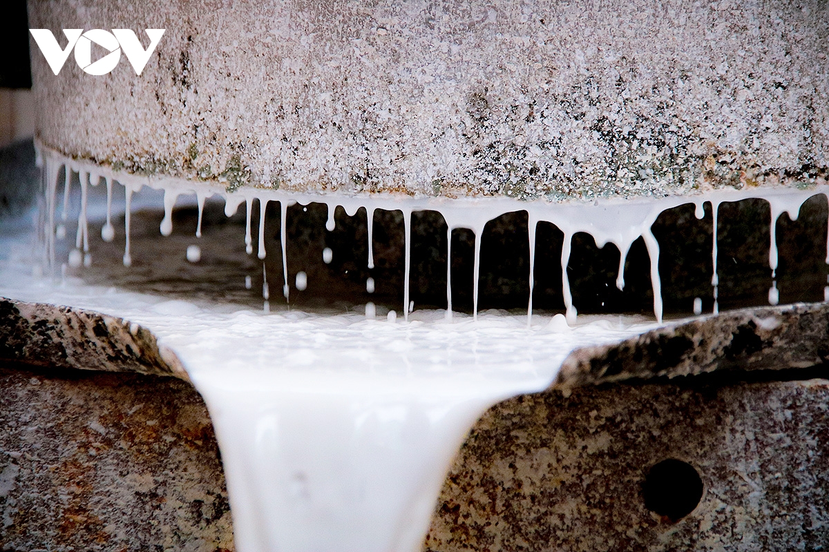 lang nghe banh da tho ha dep dung di, ruc ro trong ngay nang hinh anh 5