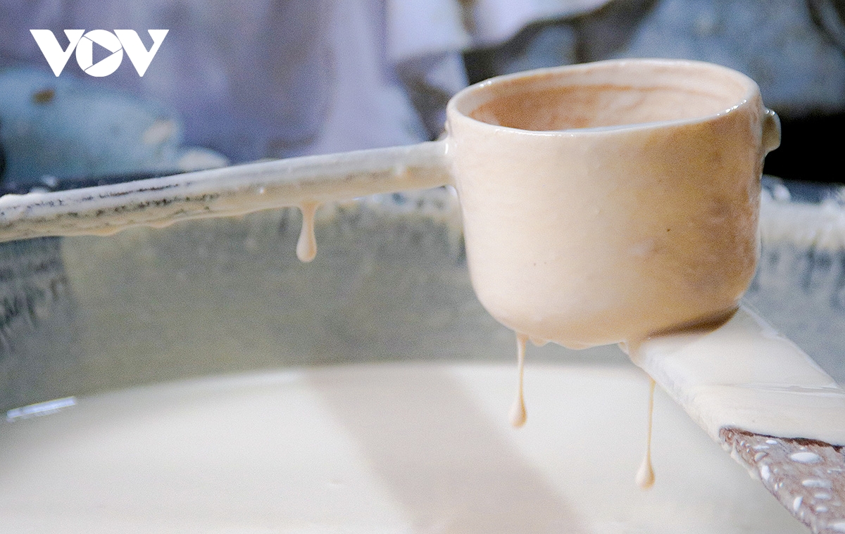 lang nghe banh da tho ha dep dung di, ruc ro trong ngay nang hinh anh 6