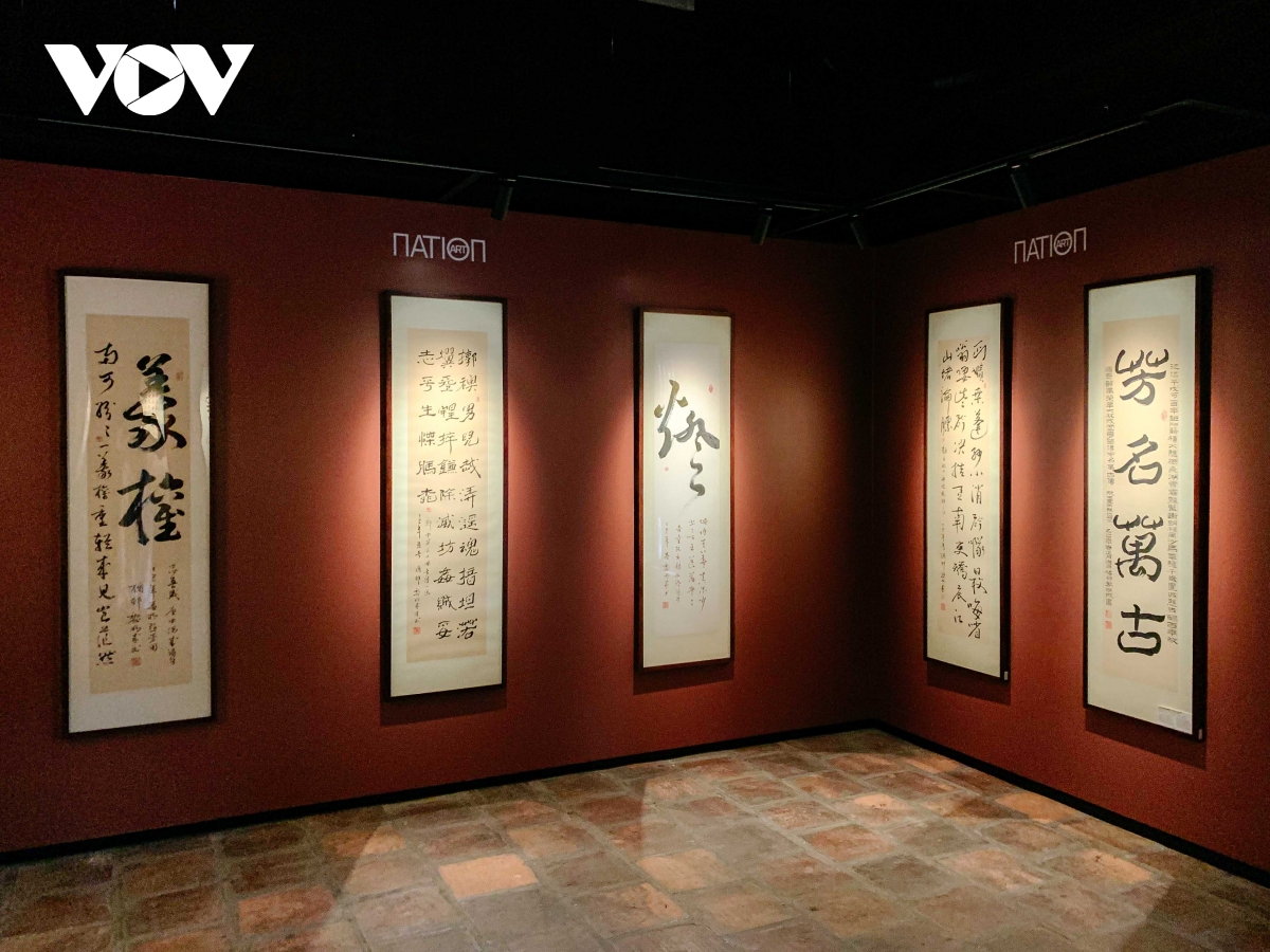 tho can vuong trong net but hoi sinh tinh than mot thoi dai bang thu phap hinh anh 1