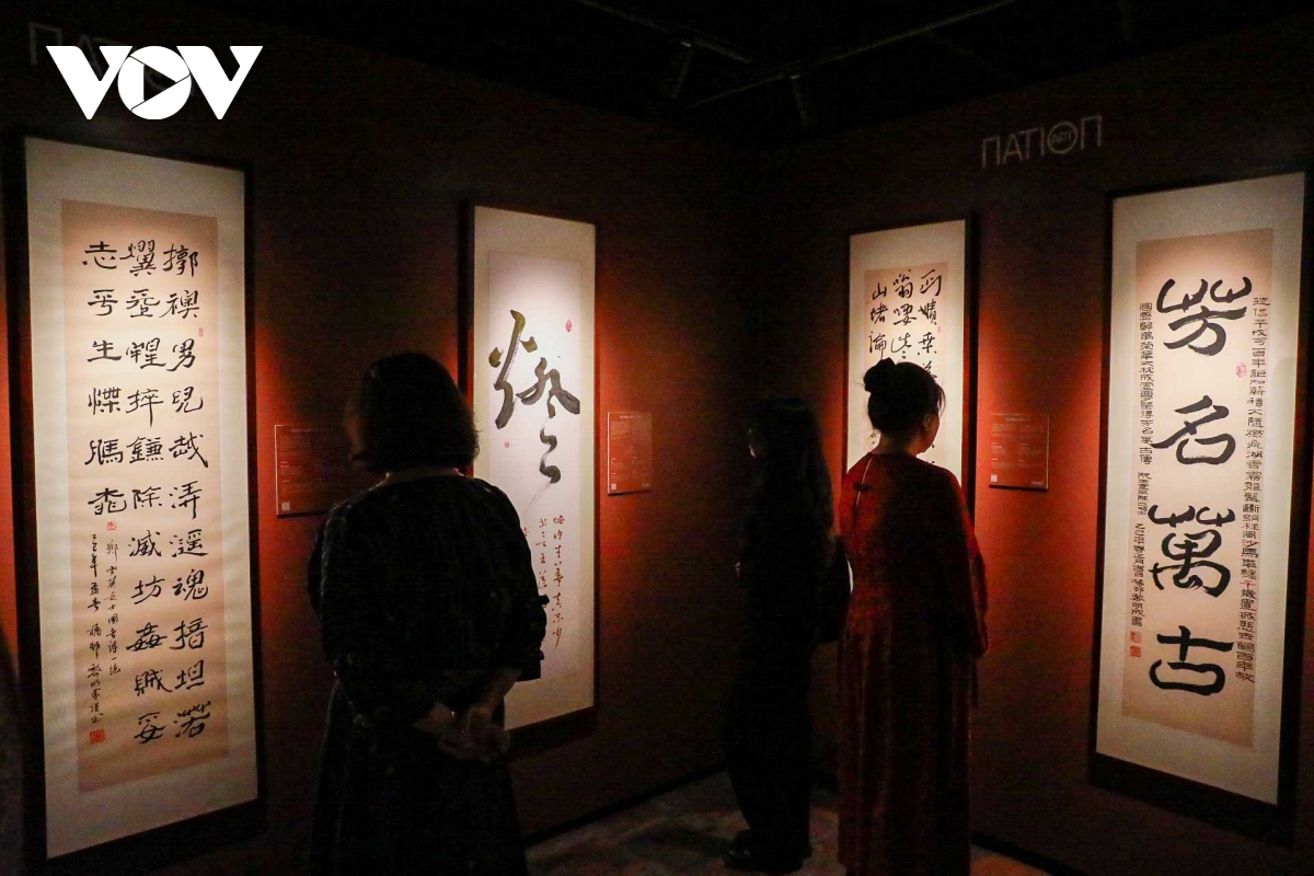 tho can vuong trong net but hoi sinh tinh than mot thoi dai bang thu phap hinh anh 2