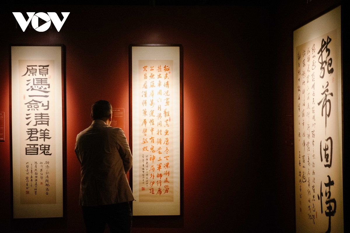 tho can vuong trong net but hoi sinh tinh than mot thoi dai bang thu phap hinh anh 3