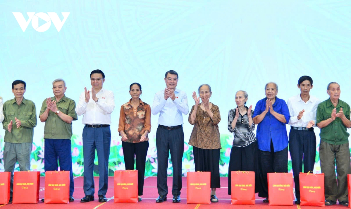 thu tuong le minh hung dang huong, tang qua tai thanh pho hai phong hinh anh 4