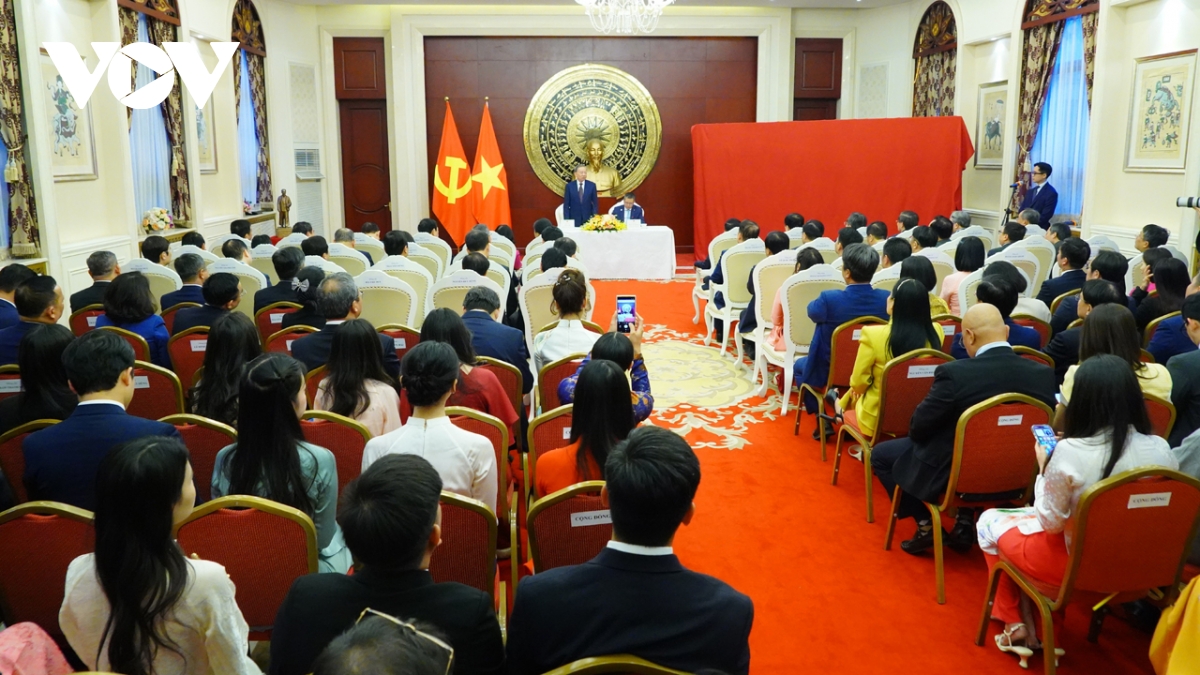 Tổng Bí thư, Chủ tịch nước gặp mặt cộng đồng người Việt Nam tại Trung Quốc