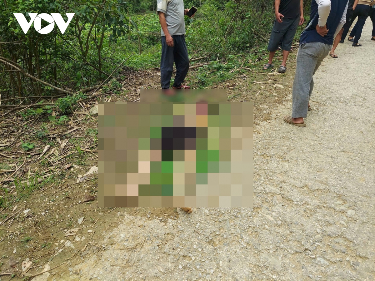 xe khach lao xuong ta luy am o son la lam 9 nguoi thuong vong hinh anh 1