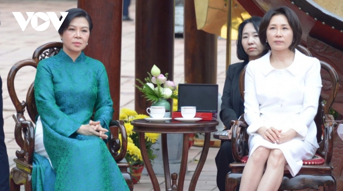 top vietnamese leader, rok president visit thang long imperial citadel picture 7