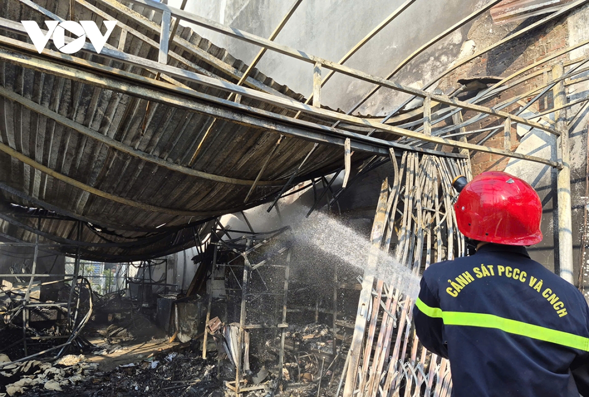 kip thoi khong che vu chay kho chua hang o Da nang hinh anh 2