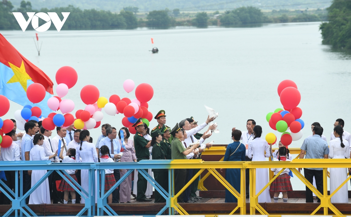 le thuong co - bieu tuong cua khat vong thong nhat non song hinh anh 2