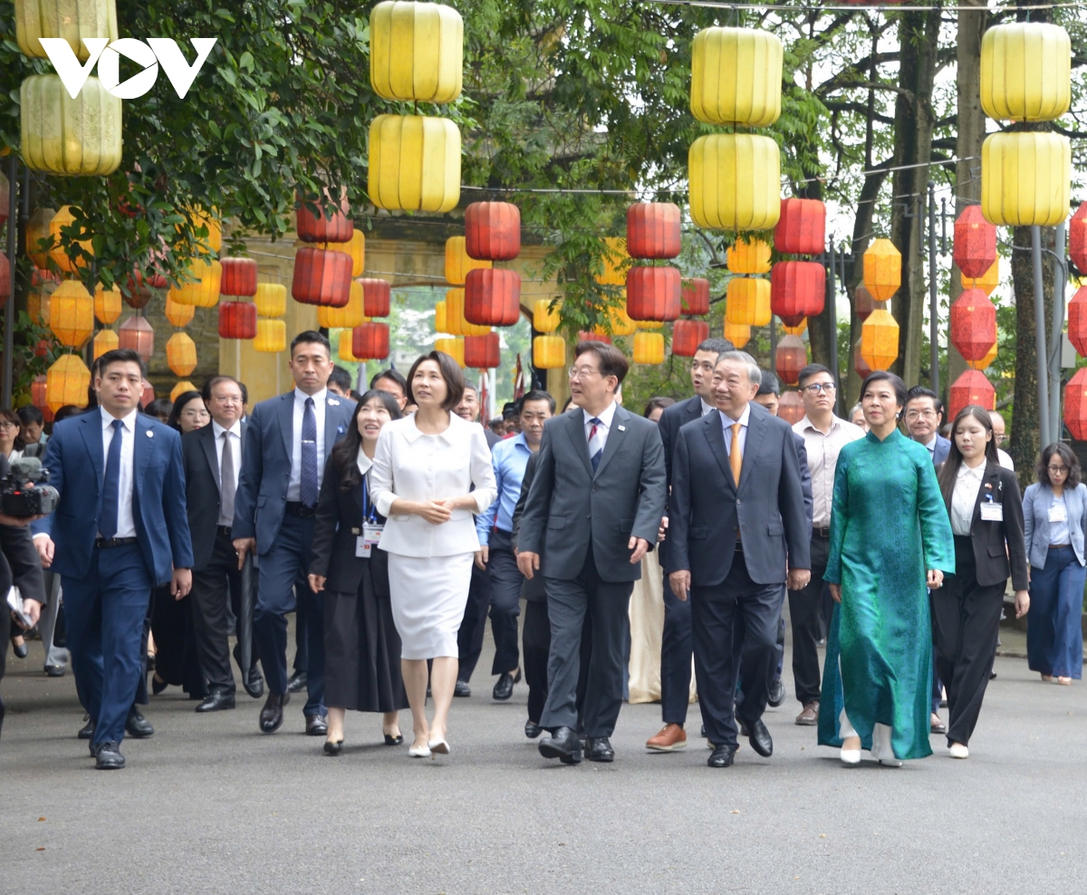 tong bi thu, chu tich nuoc va tong thong han quoc tham quan hoang thanh thang long hinh anh 1