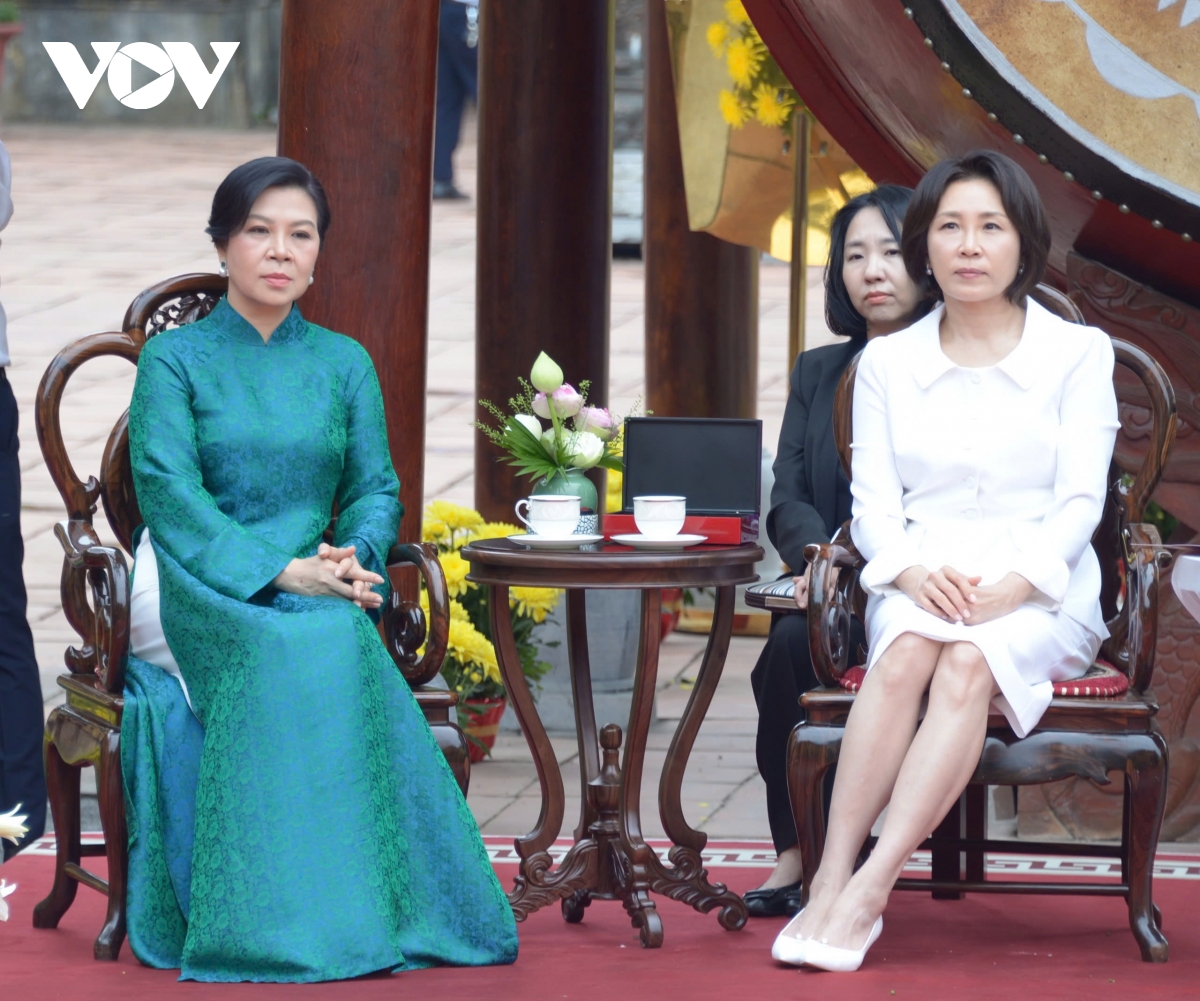 tong bi thu, chu tich nuoc va tong thong han quoc tham quan hoang thanh thang long hinh anh 7