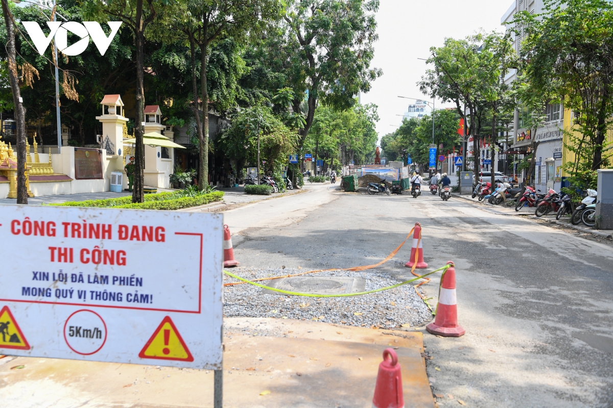  Dem nguoc ngay ve dich tren cong truong du an ha tang thoat nuoc ngam o ha noi hinh anh 10