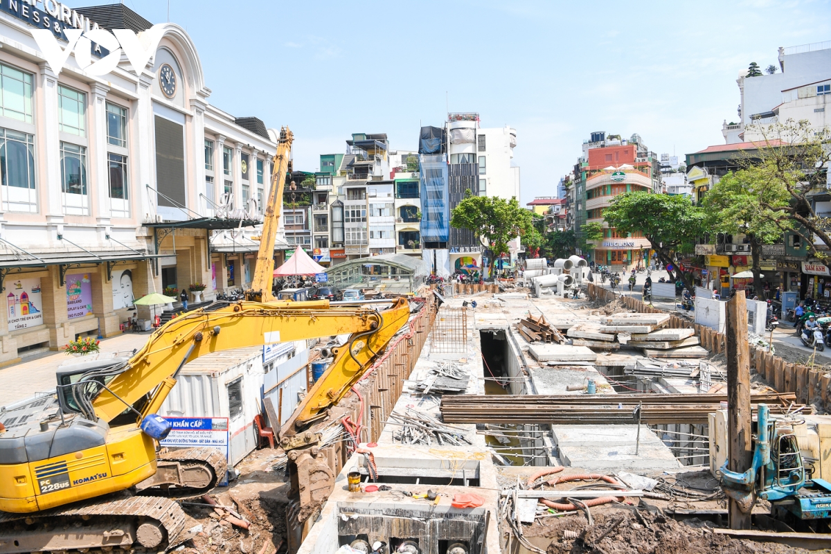  Dem nguoc ngay ve dich tren cong truong du an ha tang thoat nuoc ngam o ha noi hinh anh 6