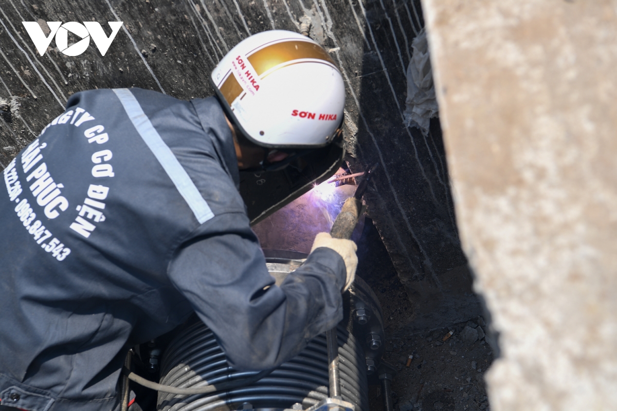  Dem nguoc ngay ve dich tren cong truong du an ha tang thoat nuoc ngam o ha noi hinh anh 3