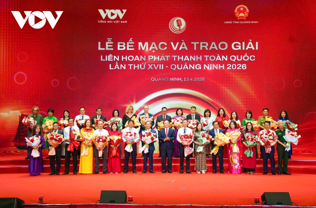 toan canh le trao giai va be mac lien hoan phat thanh toan quoc lan thu xvii hinh anh 2