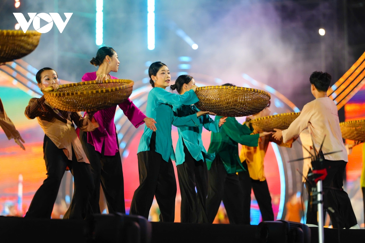 tong duyet chuong trinh nghe thuat thanh am ky nguyen moi hinh anh 8