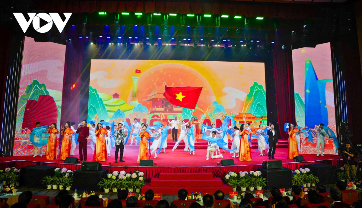 toan canh le trao giai va be mac lien hoan phat thanh toan quoc lan thu xvii hinh anh 10