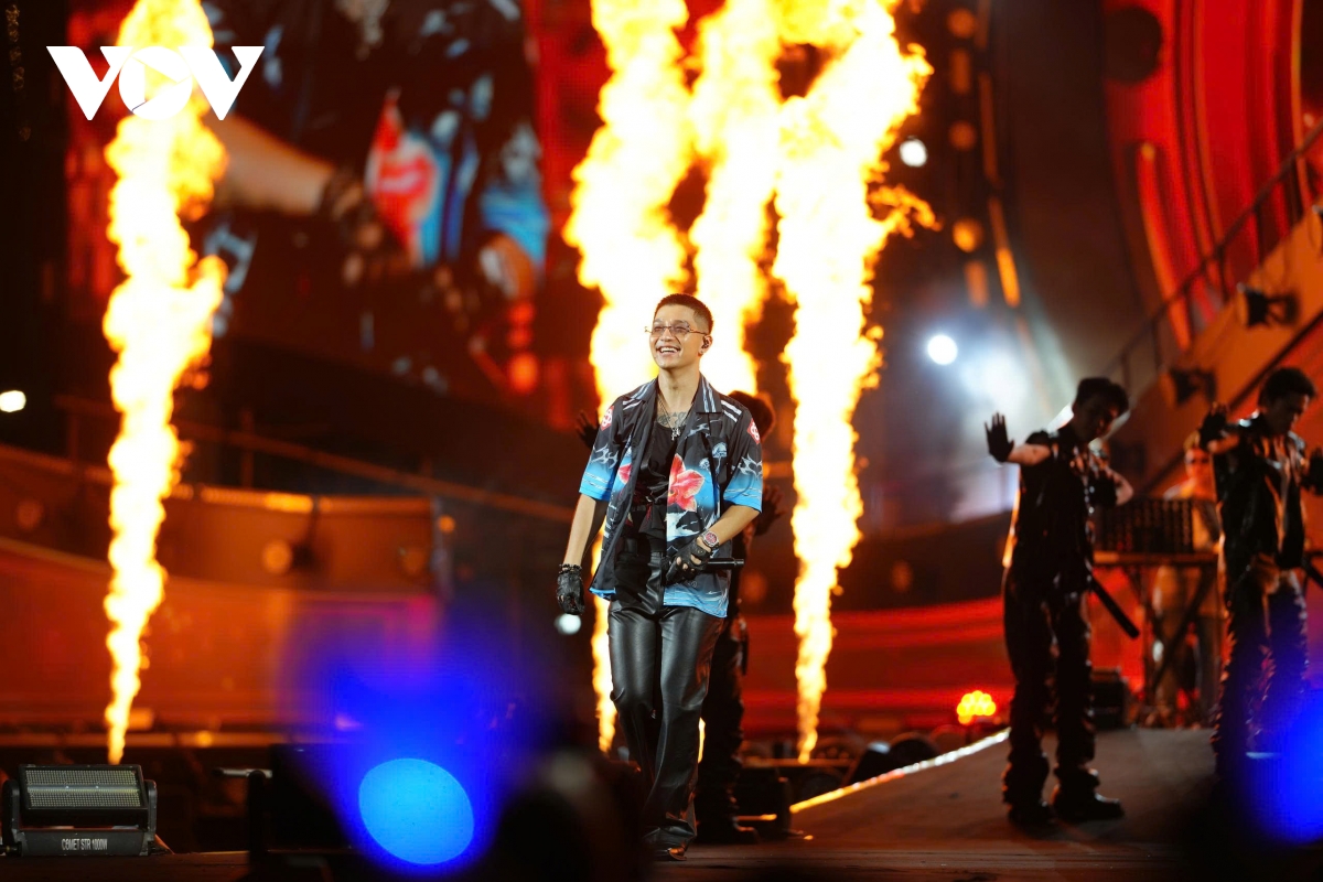 soobin vao vai captain don tim fan, ta loi fan nhi bang mon qua dac biet hinh anh 15