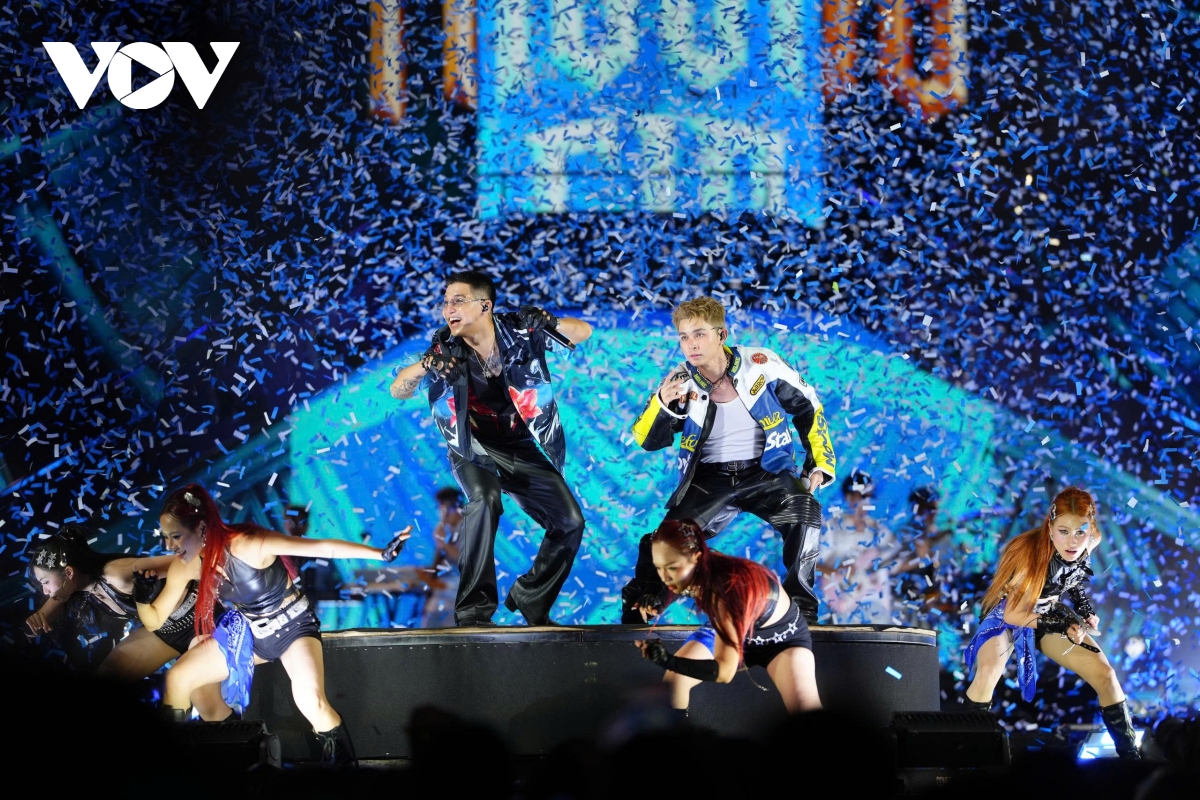 soobin vao vai captain don tim fan, ta loi fan nhi bang mon qua dac biet hinh anh 17