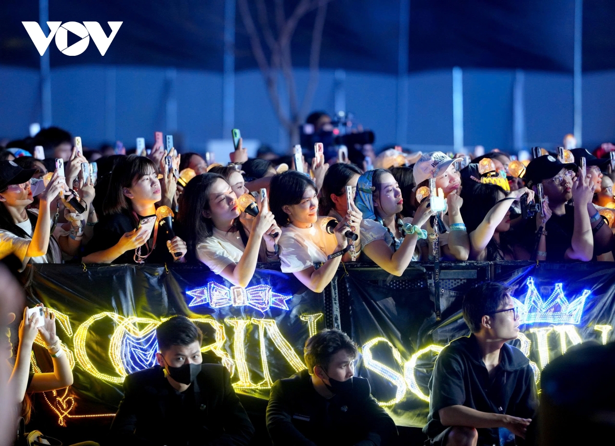 soobin vao vai captain don tim fan, ta loi fan nhi bang mon qua dac biet hinh anh 22