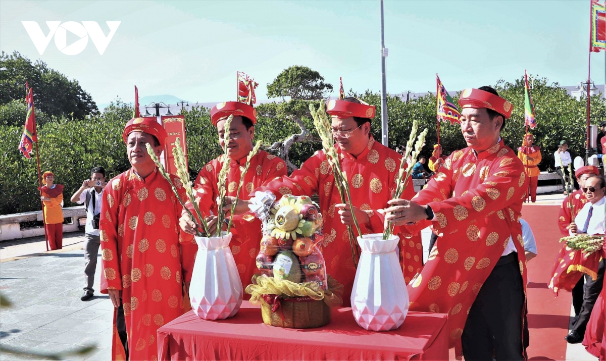 ca mau tri an Duc quoc to lac long quan noi cuc nam to quoc hinh anh 1