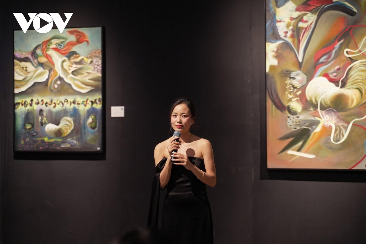 nu hoa si van guillemin ke chuyen coi nguon qua nhung mien cam xuc hinh anh 1