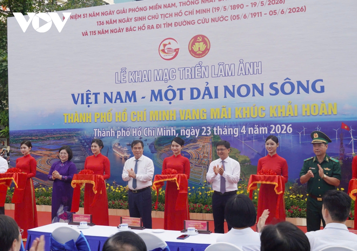 trien lam tp.hcm vang mai khuc khai hoan ky niem 51 nam thong nhat dat nuoc hinh anh 6