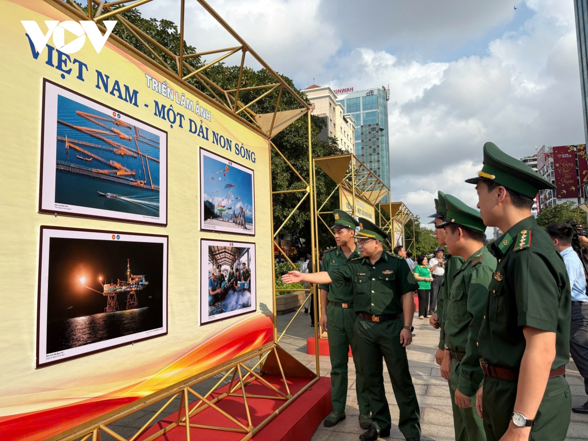 trien lam tp.hcm vang mai khuc khai hoan ky niem 51 nam thong nhat dat nuoc hinh anh 4