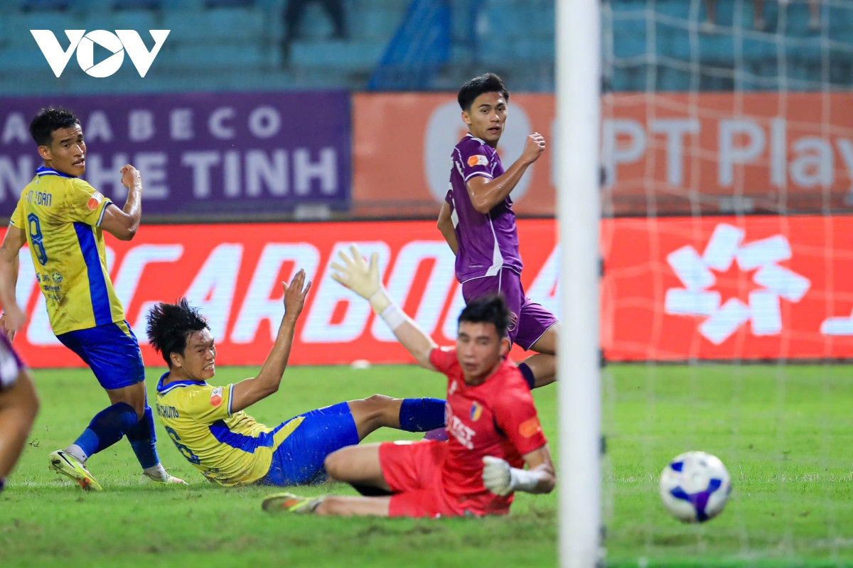 truc tiep ha noi fc 4-2 clb tp.hcm co hoi lien tuc, the tran hap dan hinh anh 2