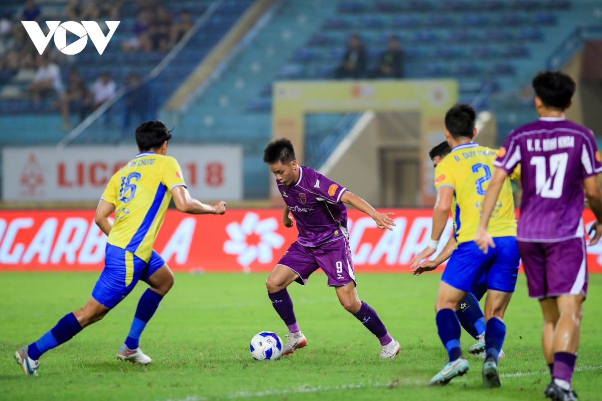 ket qua v-league hom nay 17 4 hoang hen giup ha noi fc thang de clb tp.hcm hinh anh 17