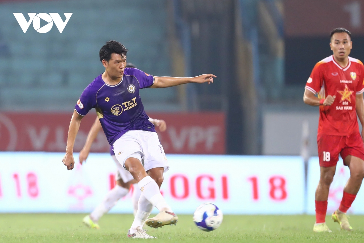 truc tiep ha noi fc 1-0 ha tinh no luc cua doi khach hinh anh 2